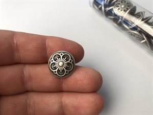 Metal knap - med en rustik blomst, 15 mm